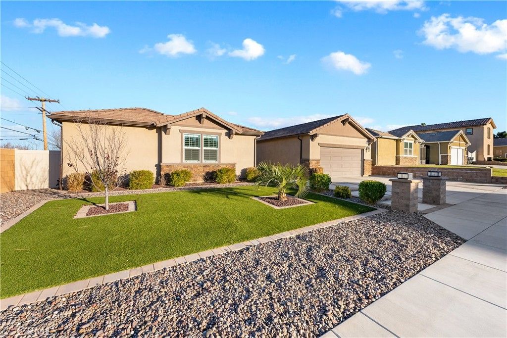 Image 4 of property listing at 41742 Wayladn Court, Lancaster, CA 93536