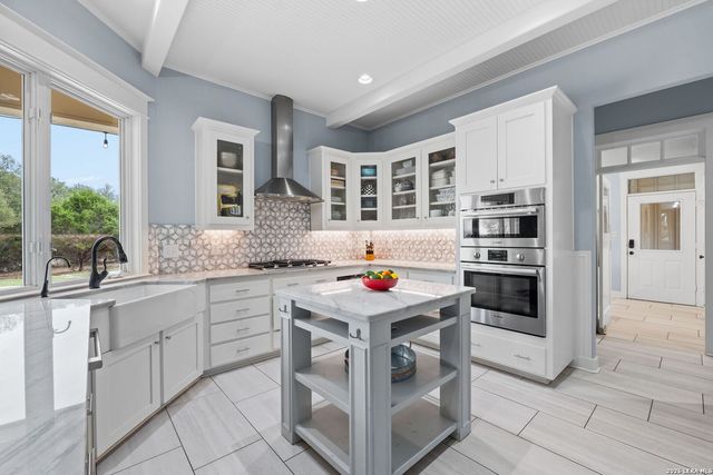 111 Greystone Circle, Boerne, TX 78006