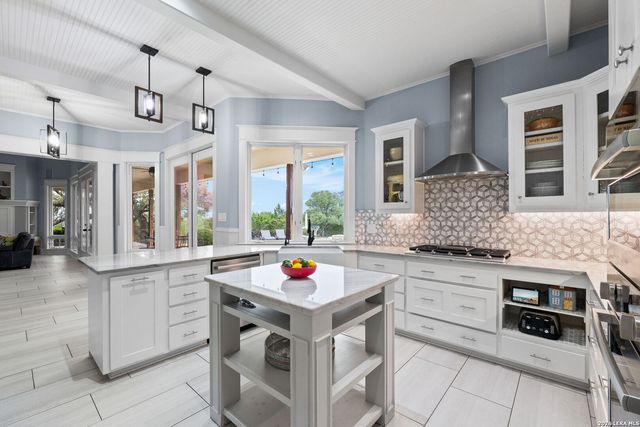 111 Greystone Circle, Boerne, TX 78006