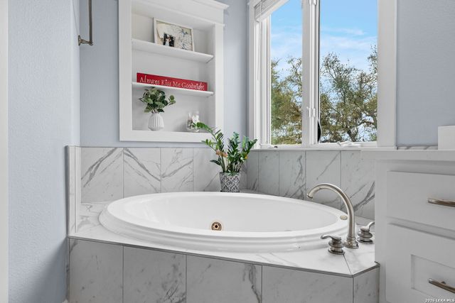 111 Greystone Circle, Boerne, TX 78006