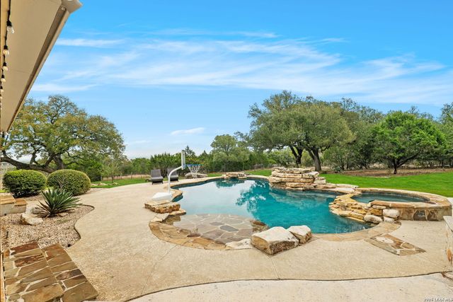 111 Greystone Circle, Boerne, TX 78006
