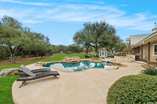 111 Greystone Circle, Boerne, TX 78006