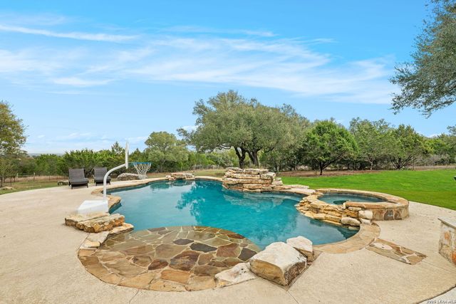 111 Greystone Circle, Boerne, TX 78006