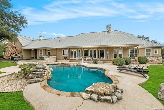 111 Greystone Circle, Boerne, TX 78006
