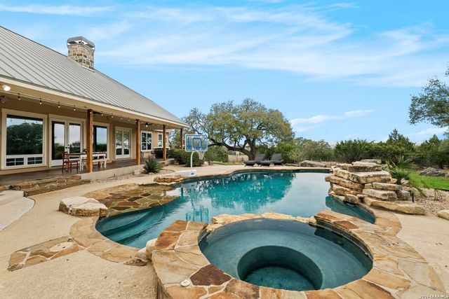 111 Greystone Circle, Boerne, TX 78006