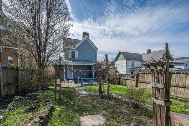 626 7th St, Pitcairn, PA 15140