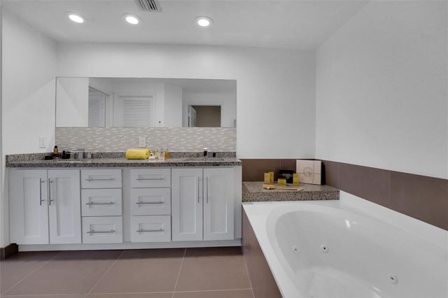 4108 W Palm Aire Drive 083b, Pompano Beach, FL 33069