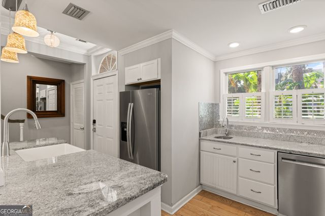 1035 BEACHVIEW Drive 19, St. Simons, GA 31522