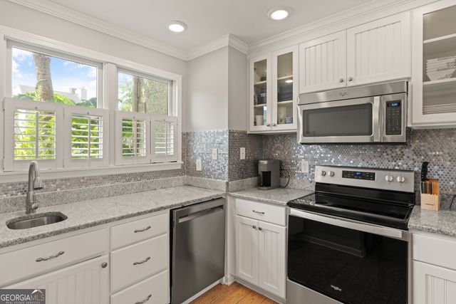 1035 BEACHVIEW Drive 19, St. Simons, GA 31522