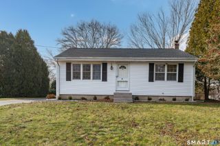 18 Mackenzie Road, Waterford, CT 06385