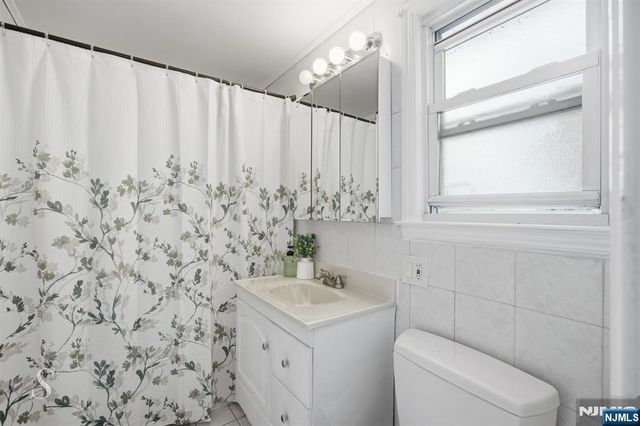 440 Kinderkamack Road, River Edge, NJ 07661