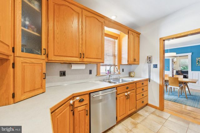 372 2ND AVE, Phoenixville, PA 19460