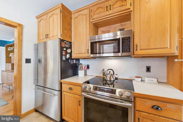 372 2ND AVE, Phoenixville, PA 19460