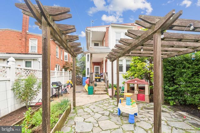 372 2ND AVE, Phoenixville, PA 19460