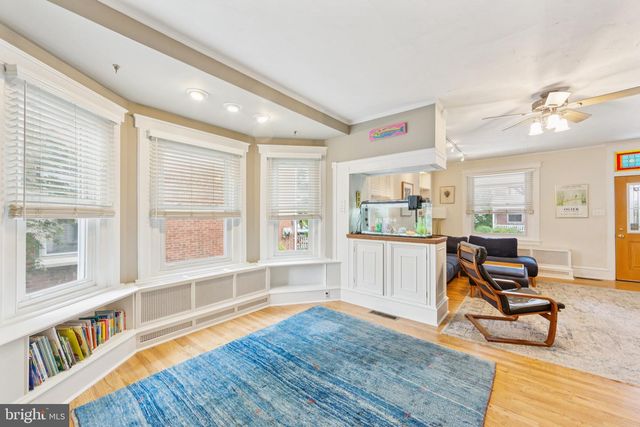 372 2ND AVE, Phoenixville, PA 19460
