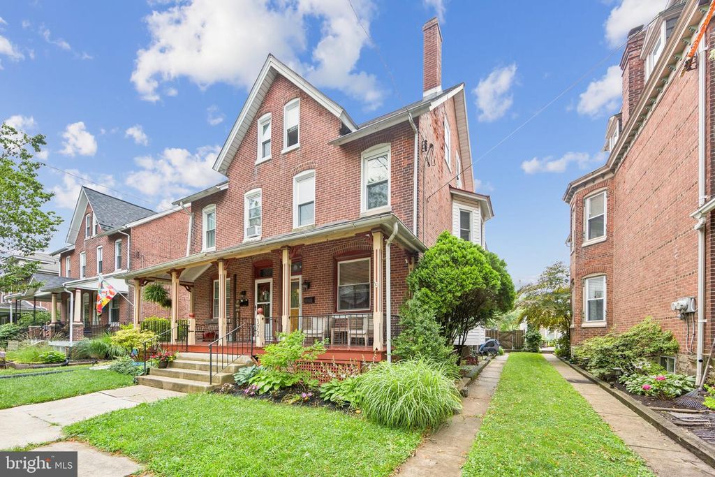 372 2ND AVE, Phoenixville, PA 19460