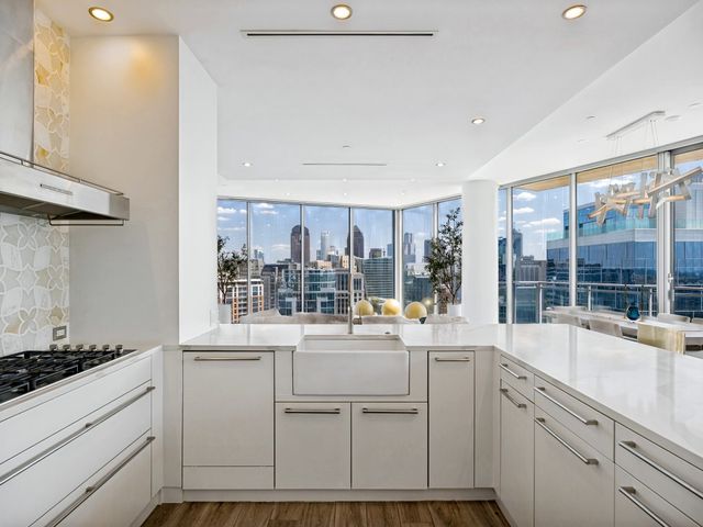 2900 McKinnon Street 2301, Dallas, TX 75201