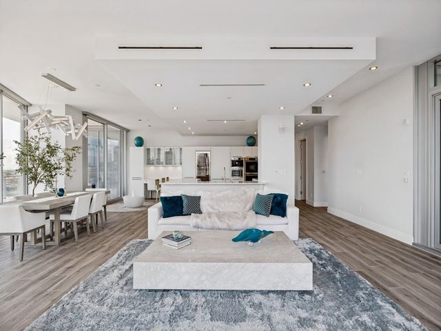 2900 McKinnon Street 2301, Dallas, TX 75201