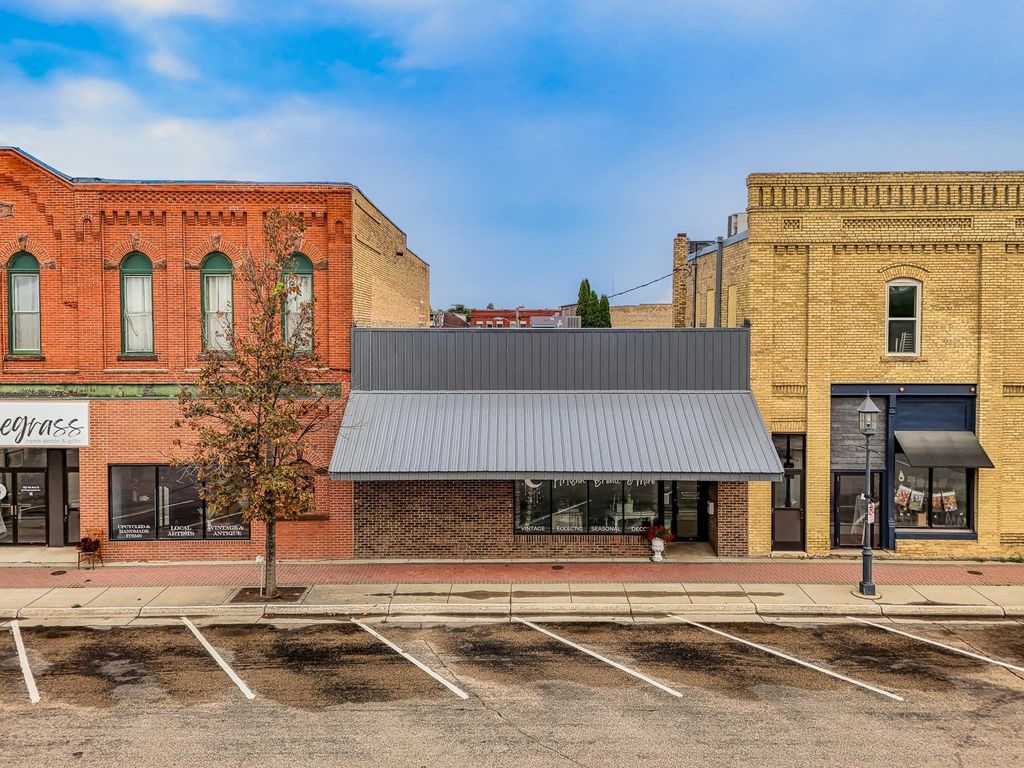 114 1st Ave S, Perham, MN 56573