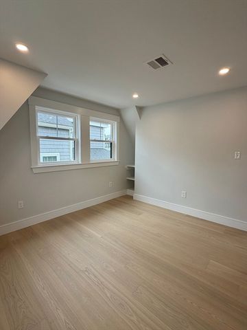 589 Weld St, Boston, MA 02132