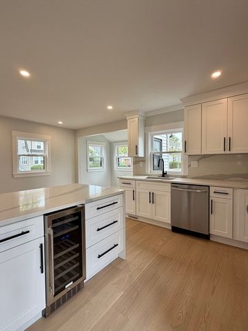 589 Weld St, Boston, MA 02132