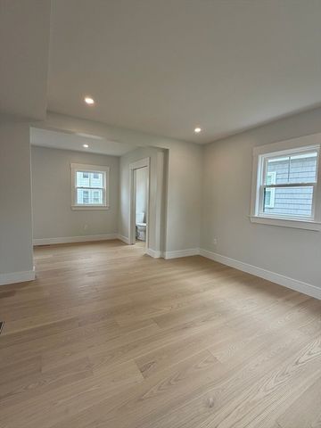 589 Weld St, Boston, MA 02132