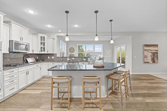 18072 Hyde Park Avenue, Lakeville, MN 55044