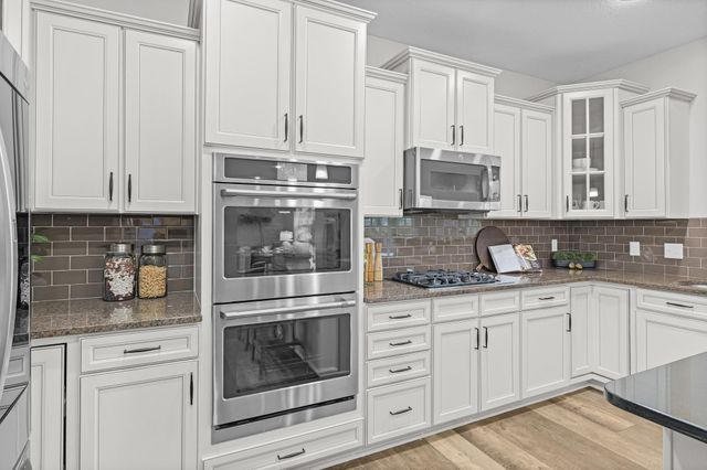 18072 Hyde Park Avenue, Lakeville, MN 55044