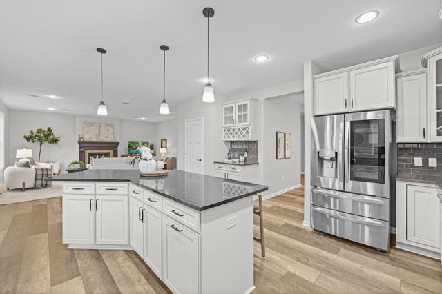 18072 Hyde Park Avenue, Lakeville, MN 55044