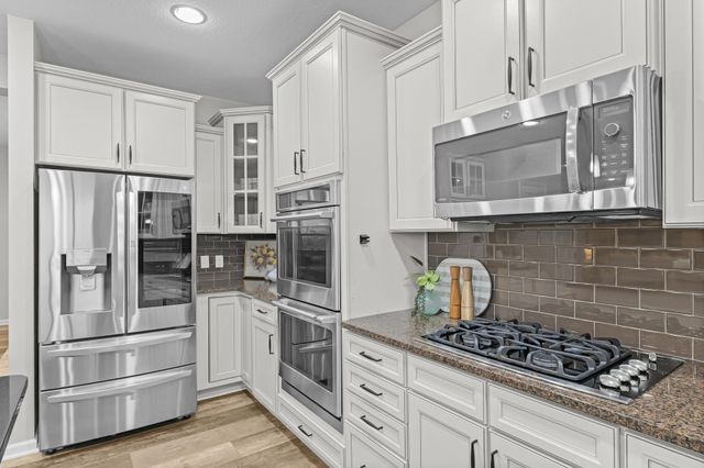 18072 Hyde Park Avenue, Lakeville, MN 55044