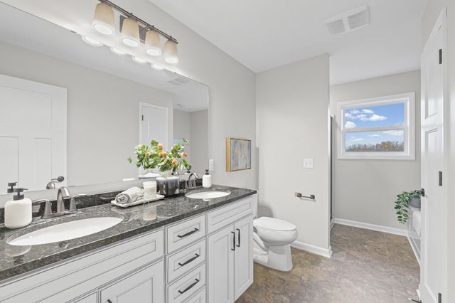 18072 Hyde Park Avenue, Lakeville, MN 55044