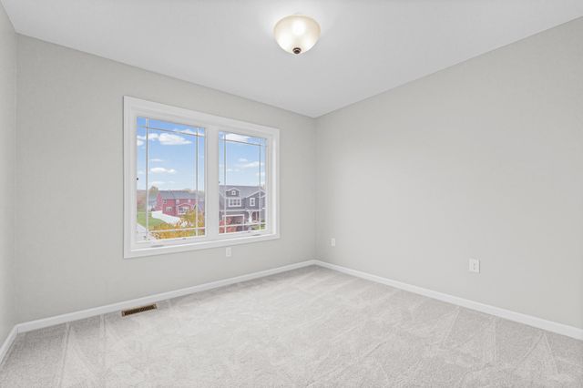 18072 Hyde Park Avenue, Lakeville, MN 55044