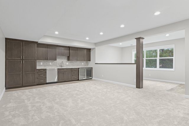 18072 Hyde Park Avenue, Lakeville, MN 55044