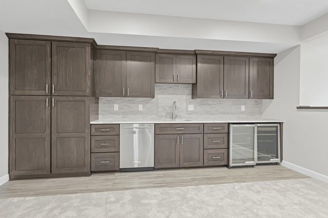 18072 Hyde Park Avenue, Lakeville, MN 55044