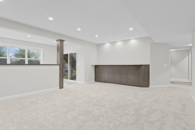 18072 Hyde Park Avenue, Lakeville, MN 55044
