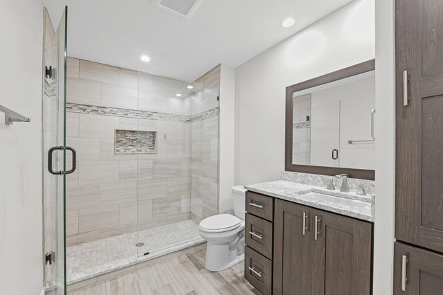 18072 Hyde Park Avenue, Lakeville, MN 55044