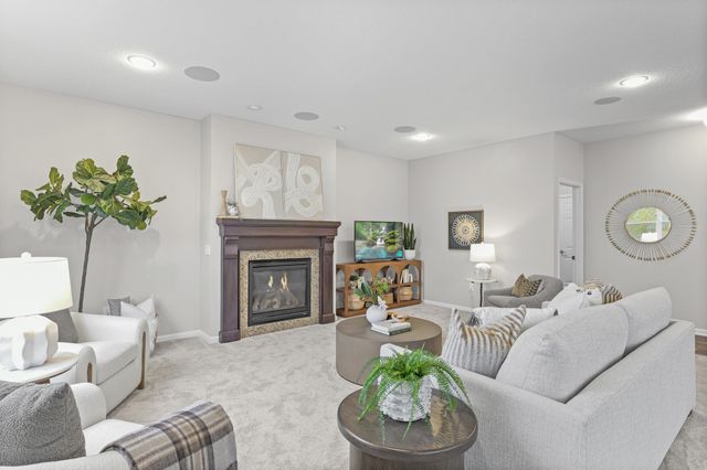 18072 Hyde Park Avenue, Lakeville, MN 55044