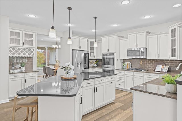 18072 Hyde Park Avenue, Lakeville, MN 55044