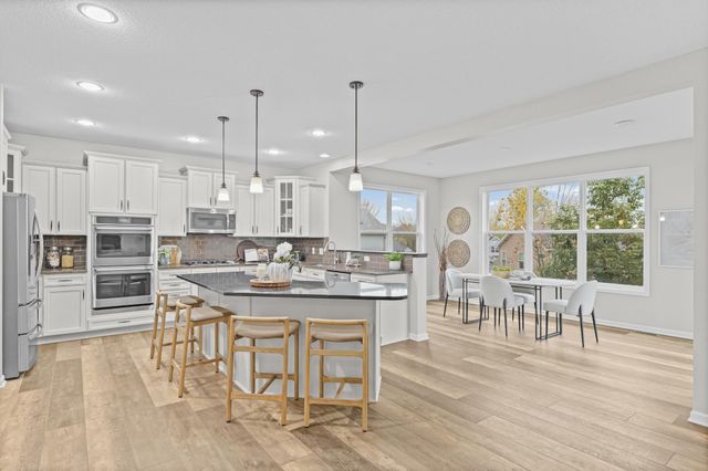18072 Hyde Park Avenue, Lakeville, MN 55044