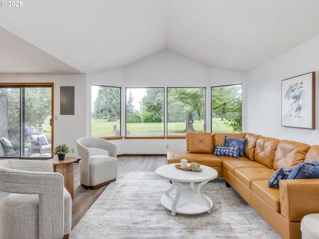 2135 COUNTRY CLUB Ter, Woodburn, OR 97071