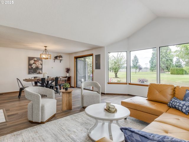 2135 COUNTRY CLUB Ter, Woodburn, OR 97071