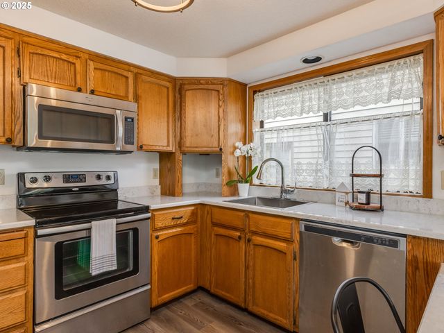 2135 COUNTRY CLUB Ter, Woodburn, OR 97071