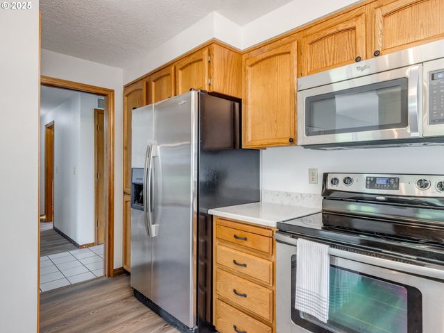 2135 COUNTRY CLUB Ter, Woodburn, OR 97071