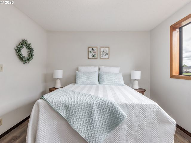 2135 COUNTRY CLUB Ter, Woodburn, OR 97071