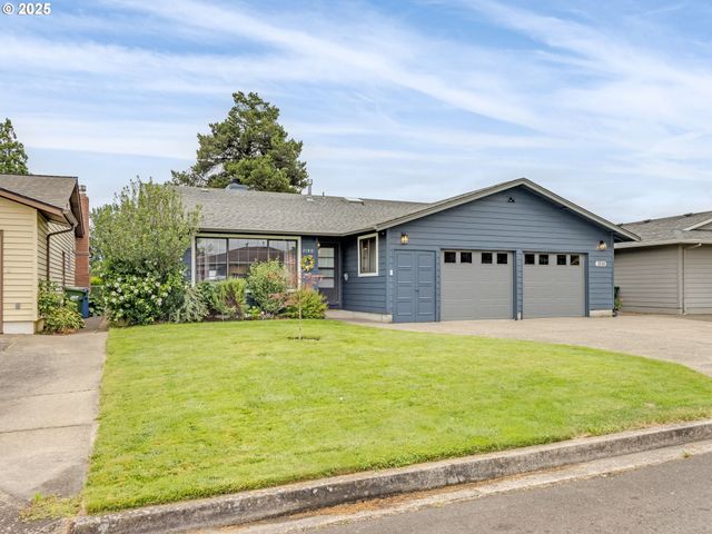 2135 COUNTRY CLUB Ter, Woodburn, OR 97071