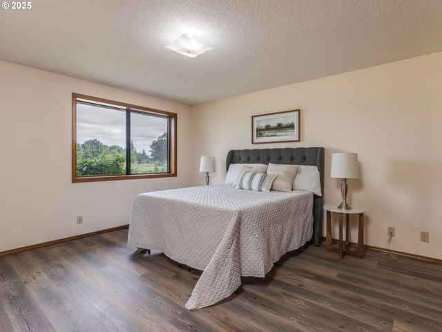 2135 COUNTRY CLUB Ter, Woodburn, OR 97071