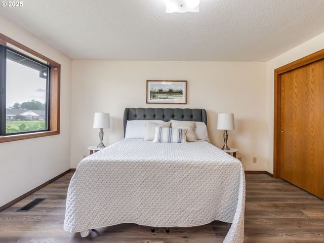 2135 COUNTRY CLUB Ter, Woodburn, OR 97071