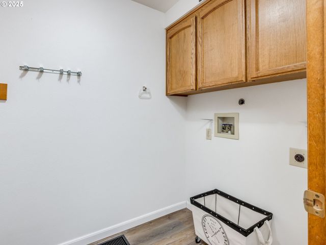 2135 COUNTRY CLUB Ter, Woodburn, OR 97071