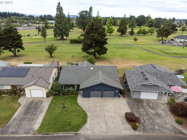 2135 COUNTRY CLUB Ter, Woodburn, OR 97071
