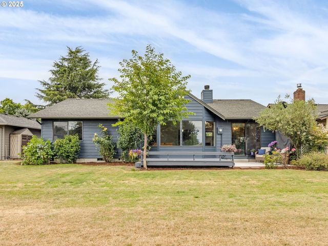 2135 COUNTRY CLUB Ter, Woodburn, OR 97071